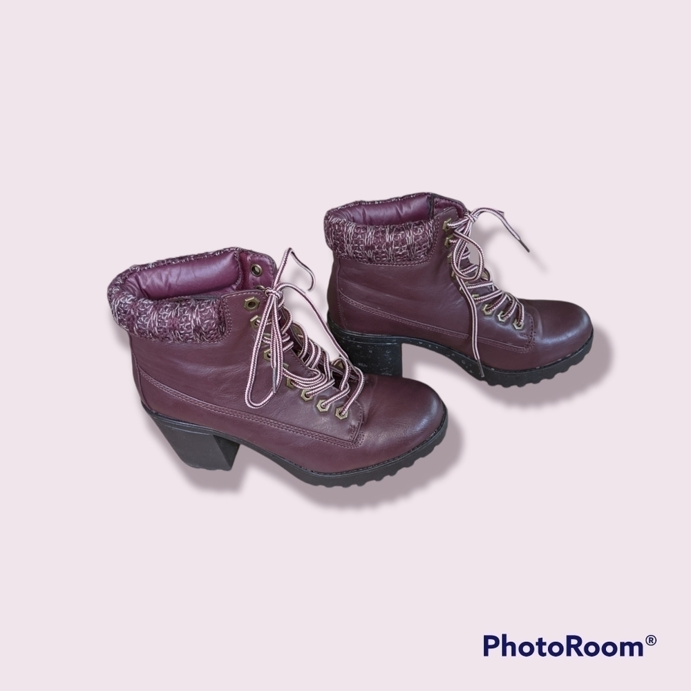 BURGUNDY chunky heel lace up boots Size 8 Funky